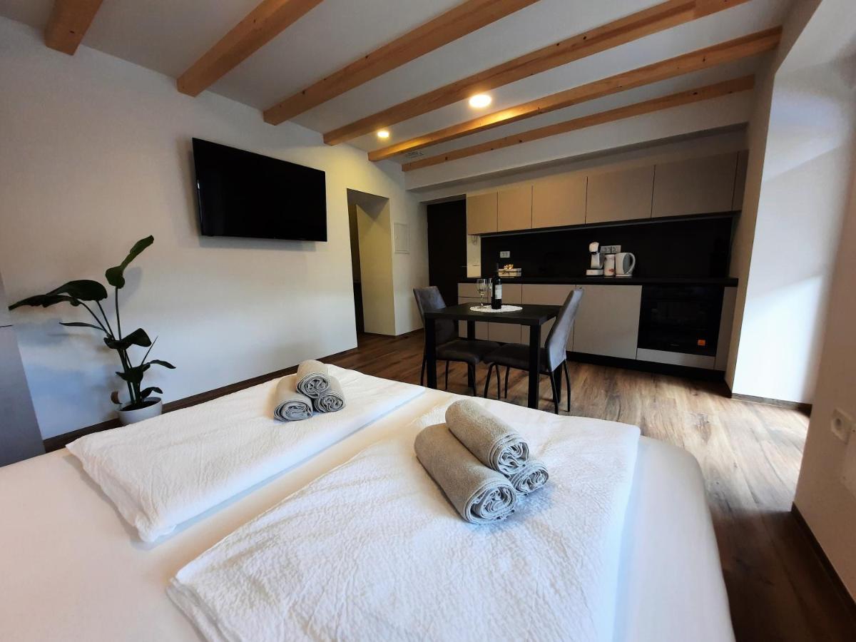 Apartments Hlapi With Spa โคบาริด ภายนอก รูปภาพ