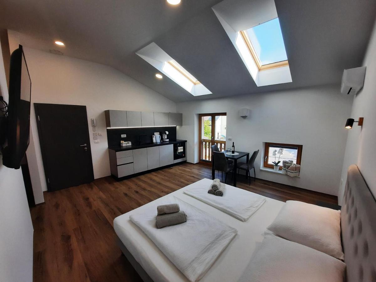 Apartments Hlapi With Spa โคบาริด ภายนอก รูปภาพ