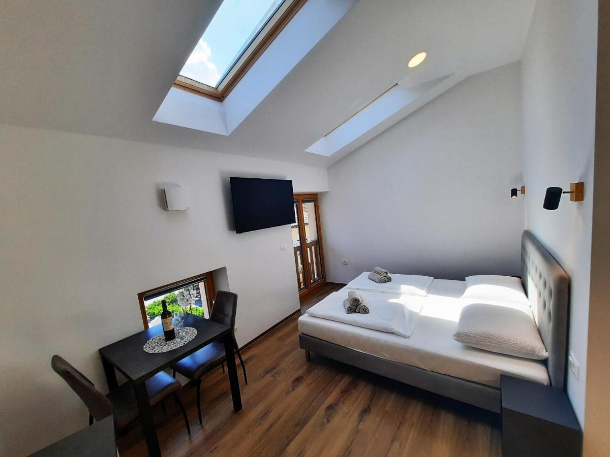 Apartments Hlapi With Spa โคบาริด ภายนอก รูปภาพ