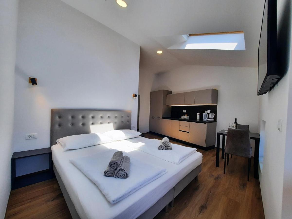 Apartments Hlapi With Spa โคบาริด ภายนอก รูปภาพ